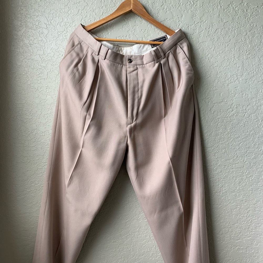 Men’s pleated front khaki’s